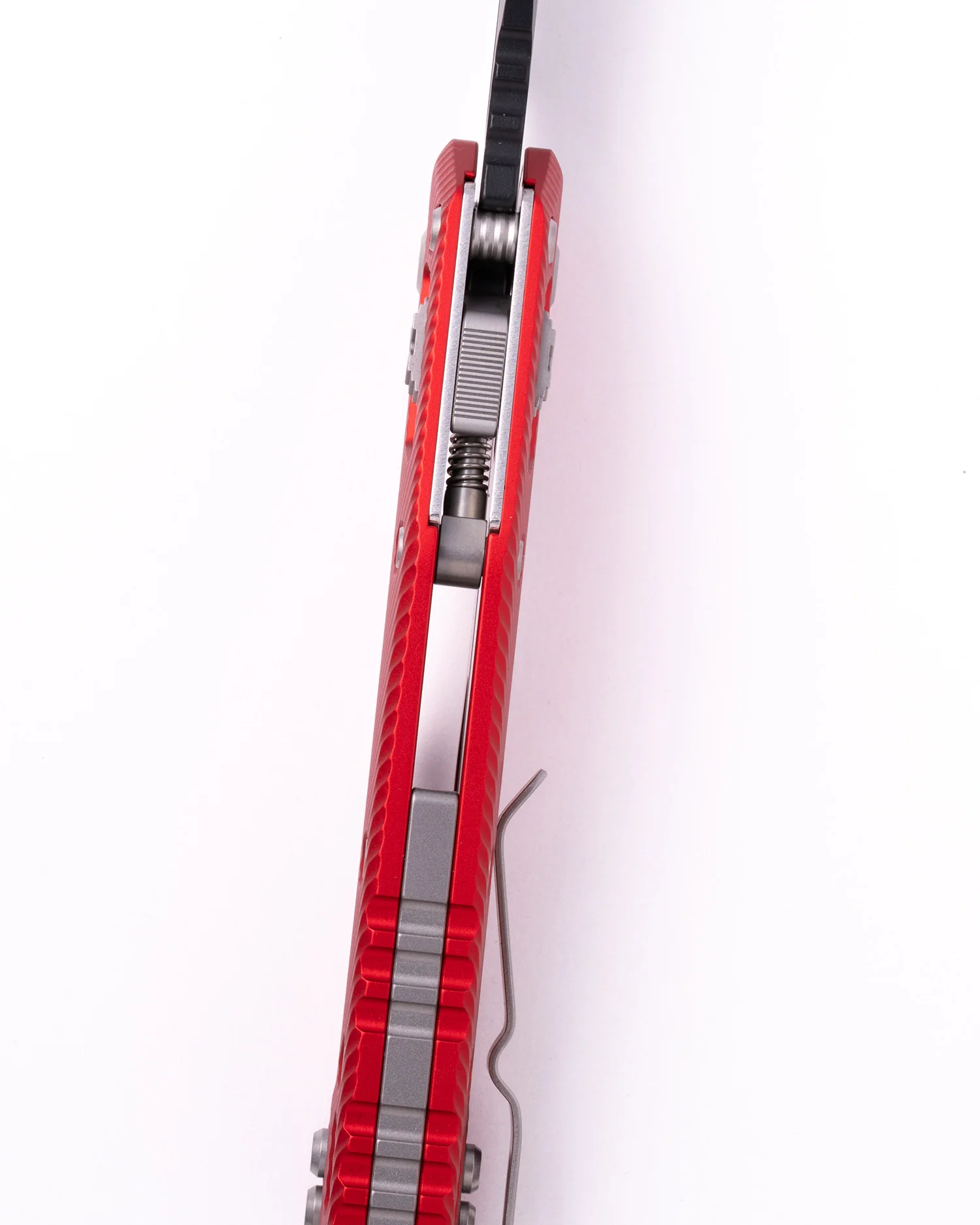 MSI® S/E Fluted Black Part Serrate Aluminum Red (210-2FLRD) - Image 3