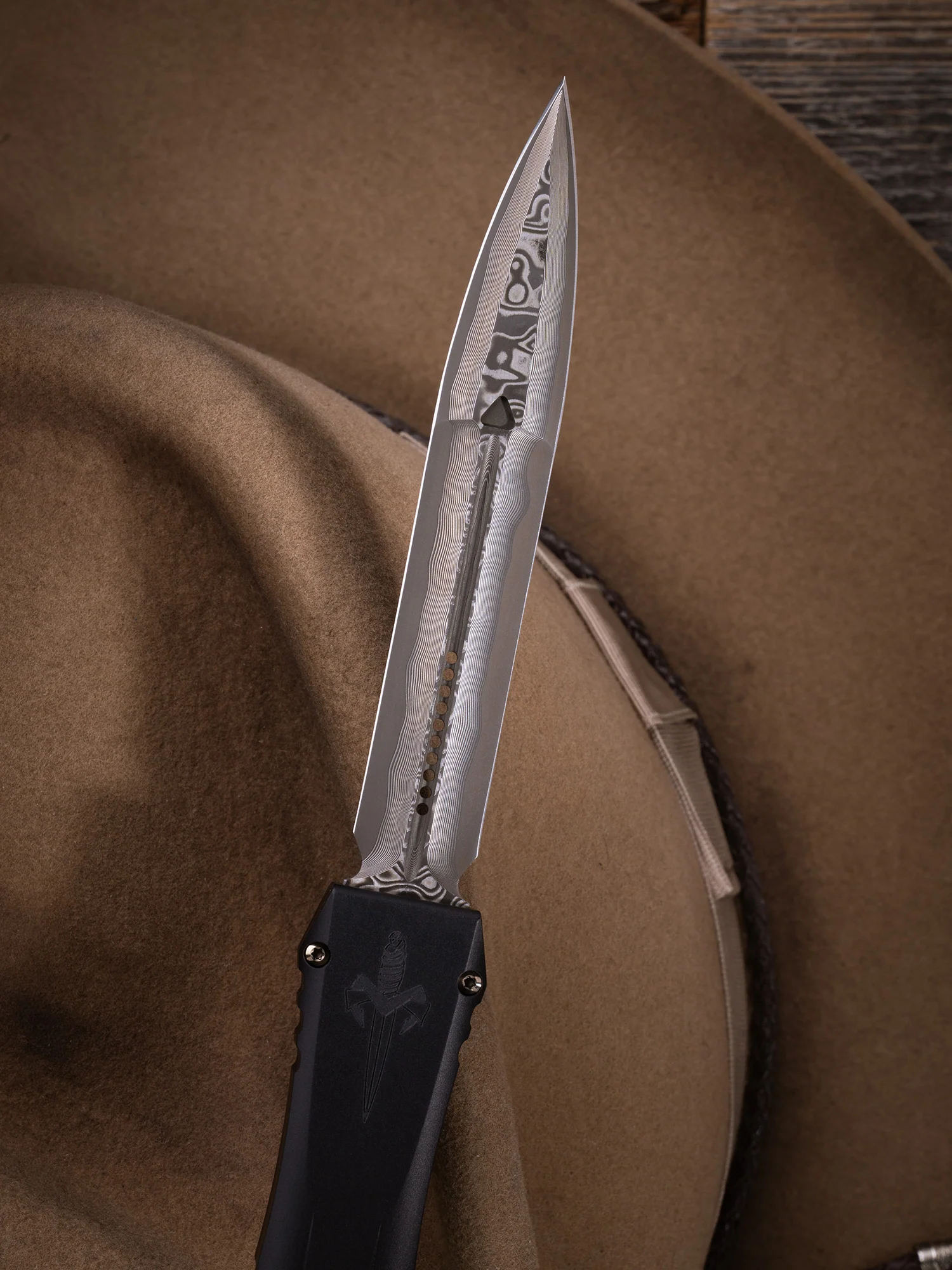 Nemesis IV – Double Edge Etched Hattori Cowry-Y Damascus Black Hardcoat Anodized Alloy Bronzed Hard Cut Stainless - Image 3