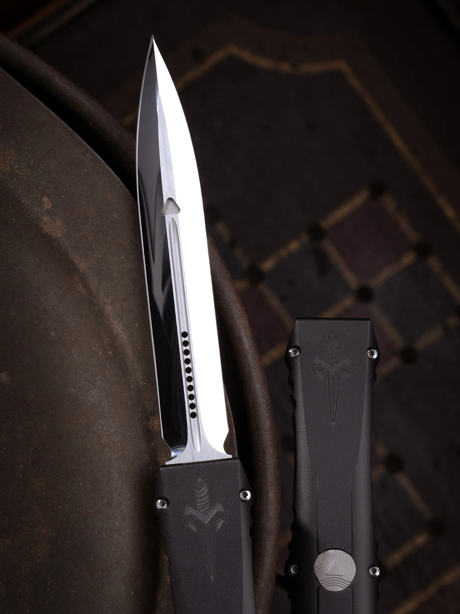 Nemesis IV – Double Edge Mirror Polish Black Hardcoat Anodized Alloy Hard Cut Stainless - Image 3