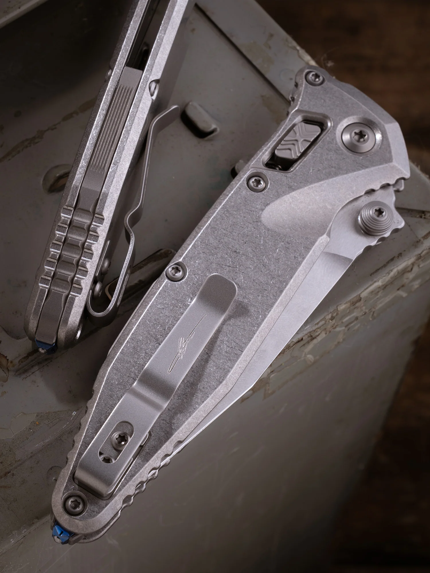 Socom® RAM-LOK™ – Spear Point Marfione Select Stonewash Finish Slab Side Titanium E/ Blue Titanium Accent Double Vapor Blast Stainless - Image 2